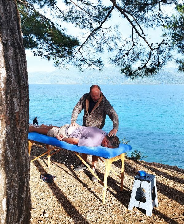 Séance de somatopathie en bord de mer
